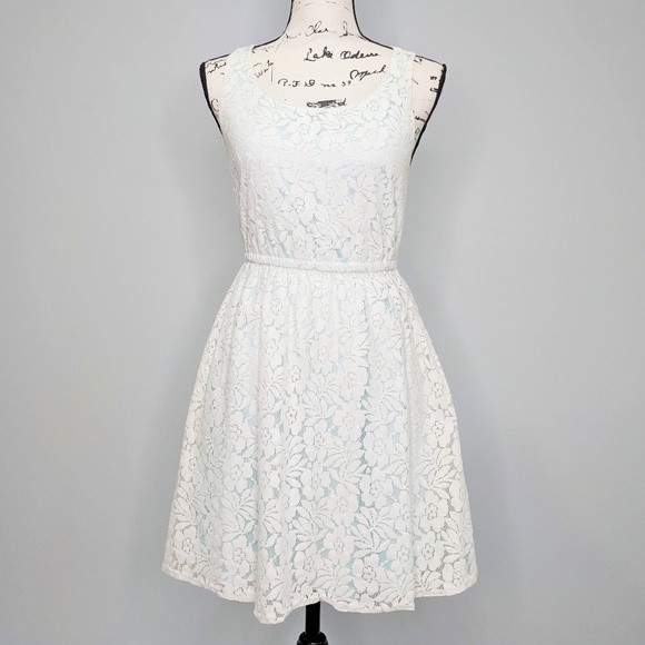 H&M Dresses & Skirts - H&M White Lace Fit Flare Dress Size 4